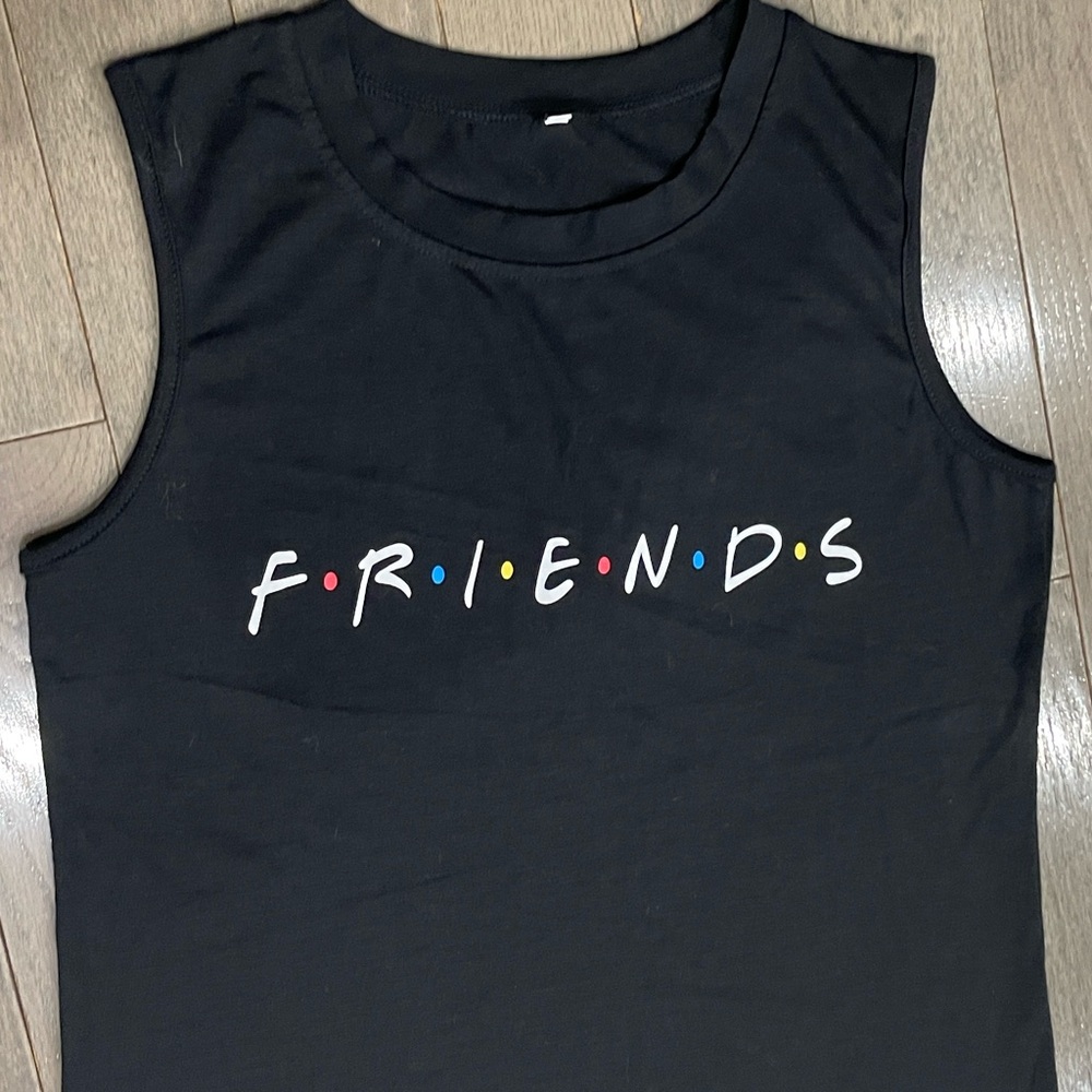 FRIENDS Black Sleeveless Top 🔥 - Size Large